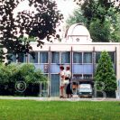 Hvězdárna a planetárium: budova hvězdárny a planetária v Krumlovských alejích; foto O. Sepp 1998.