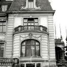 Hardtmuthova vila: detail průčelí z Lidické třídy, stav v roce 1979, foto Hanusová; SOkA.