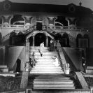 Jihočeský divadelní festival: inscenace Snu noci svatojánské W. Shakespeara v režii V. Dokučajeva (1985) v zámecké zahradě v Českém Krumlově; foto B. Maříková.