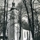 Kostel svatého Prokopa a svatého Jana Křtitele: stav po opravě fasády v 70. letech 20. století, foto Hanusová; SOkA.
