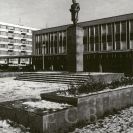 Pomníky: bronzový pomník Klementa Gottwalda (1979) na sídlišti Vítězný únor od Františka Mrázka, odstraněn v prosinci 1989; podle Panny a labutě, 2020.