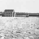 Povodně: následkem tání došlo 13.—17. 3. 1940 k rozvodnění Vltavy u Jiráskova jezu; archiv J. Lipold.