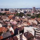 Pražské sídliště: pohled na sídliště z Černé věže přes historické centrum a Mariánské náměstí; foto P. Šafr 1983.