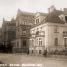 Rechtsova vila: s původním půlválcovým rizalitem a schodištěm do zahrady, Senovážné náměstí č. 15, po roce 1928; archiv M. Šilhan.