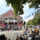 Slavnosti: událost k programu Evropského hlavního města kultury 2028 před Husovým sborem na Palackého náměstí 20. 6. 2024, do které se zapojil rekordní počet 170 účinkujících z 16 pěveckých sborů, dalších souborů a těles. Hudbu na melodii Beethovenovy 9. symfonie – Óda na radost složil Mikoláš Troup (*1988) ve spolupráci Víta Piskaly (*1990), text Štěpán Hebík (*1989), dirigoval Patrik Červák (*1992); foto archiv Nebe.