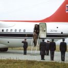 Vojenské letiště: princ Charles po přistání v prosinci 1992 na letišti v Plané; archiv LOZ České Budějovice.