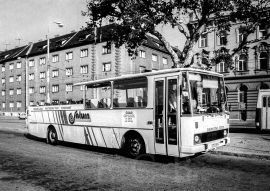 ČSAD Autobusy: speciálně upravený autobus Karosa řady 700 cestovní kanceláře Saturn pro vyhlídkové jízdy; archiv Nebe.