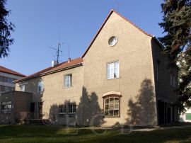 Herringova vila: v Preslově ulici č. 2, jižní průčelí před adaptací stavby na mateřskou školu; foto I. Hajn 2005.