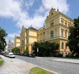 Historismus: Jihočeské muzeum, Dukelská ulice č. 1, 1898—1901; foto K. Kuča 2010.