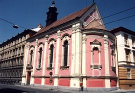 Kostel Božského srdce Páně na Rudolfovské třídě, stav po renovaci z 1992—1993; foto O. Sepp 1998.