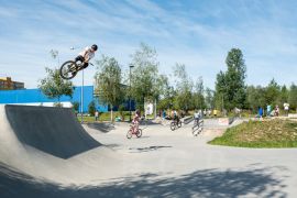 Rekreační oblasti: veřejné skate hřiště v parku Čtyři Dvory; foto Nebe 2020.