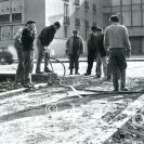 Akce Z: brigádníci z ČSAD pracují na úpravě Senovážného náměstí, 1967, sbírka J. Dvořáka; SOkA.