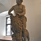 Dietrich Josef: originální socha Samsona vystavená v přízemí radnice; foto Nebe 2022.