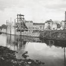 Elektrárny: výstavba válcového Jiráskova jezu vodní elektrárny na Sokolském ostrově; archiv J. Lipold.