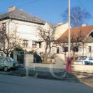 Nové Hodějovice: škola a domek na Novohradské ulici č. 119; foto K. Kuča 1998.