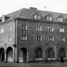 Jirsíkova ulice: pohled na obytné domy s byty pro herce Jihočeského divadla, tzv. Divadelní domy v roce 1950; sbírka J. Dvořáka; SOkA.