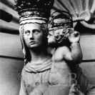 Kostel svatého Mikuláše: socha Panny Marie na průčelí kostela svatého Mikuláše, stav před restaurováním v 80. letech 20. století; SOkA.