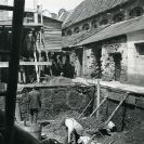 Masné krámy: kopání základů pro stavbu domu pana Haišmana v Krajinské třídě, 1934; sbírka J. Dvořáka; SOkA. 