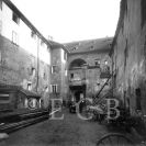 Pivovarnictví: dvůr Velkého pivovaru v ulici Dr. Stejskala, objekt demolován na konci 20. let 20. století; sbírka J. Dvořáka.