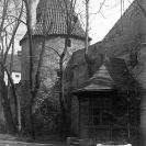 Parky a zahrady: Biskupská zahrada s hradební věží, zvanou Otakarka, 1924, sbírka J. Dvořáka; SOkA.