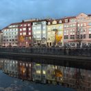 Zátkovo nábřeží: pohled na nábřežní zeď na podzim 2025 před plánovanou přestavbou; foto NEBE 2025.