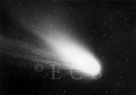 Astronomické objevy: snímek komety Hale Bopp z Kleti, foto M. Tichý; archiv Hvězdárny a planetária ČB-Kleť.