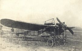 Aviatické produkce: letoun Čihák E vznikl jako kopie francouzského typu Saulnier, byl vybaven rotačním motorem Gnome o výkonu 50 k / 37 kW; soukromý archiv P. Svitáka.
