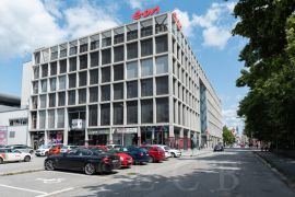 E.ON: budova společnosti v ulici F. A. Gerstnera; foto Nebe 2020.