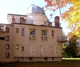 Hvězdárna a planetárium: budova hvězdárny a planetária v Krumlovských alejích; foto I. Hajn 2005.