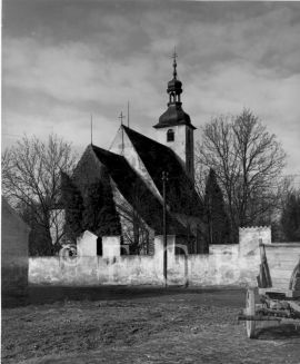 Kostel svatého Prokopa a svatého Jana Křtitele: pohled od severovýchodu, 30. léta 20. století; ze sbírek Jihočeského muzea v Českých Budějovicích.