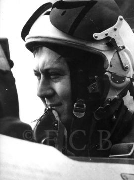 Remek Vladimír: v kabině nadzvukového MIGu – 21 před operačním vzletem z vojenské letecké základny v Plané 1975; sbírka B. Trnky.