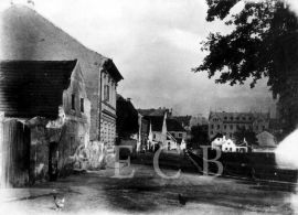 Rybní ulice: průhled ulicí směrem k Biskupskému gymnáziu, začátek 20. století; SOkA.