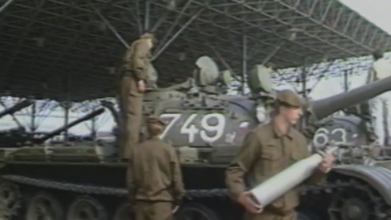 1989 – Rušení tankového pluku